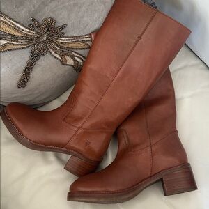 NWOB Authentic Frye Camryn leather boot size 7,colour Congac